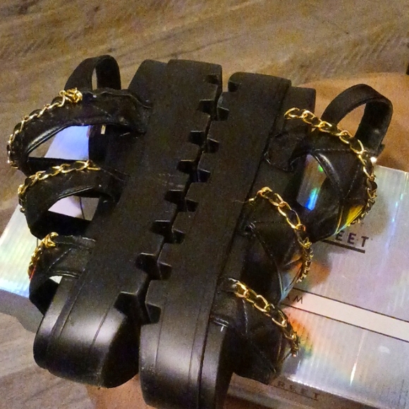 Platform Sandels - Picture 3 of 3